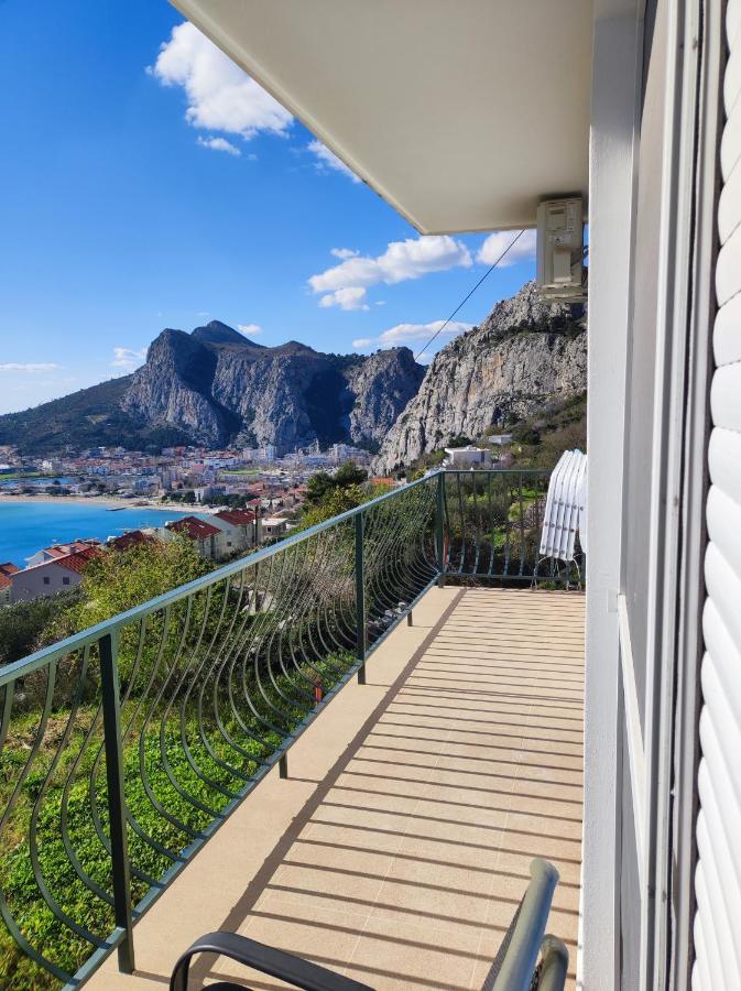 Apartment With 2 Balconies And Sea View Оміш Екстер'єр фото