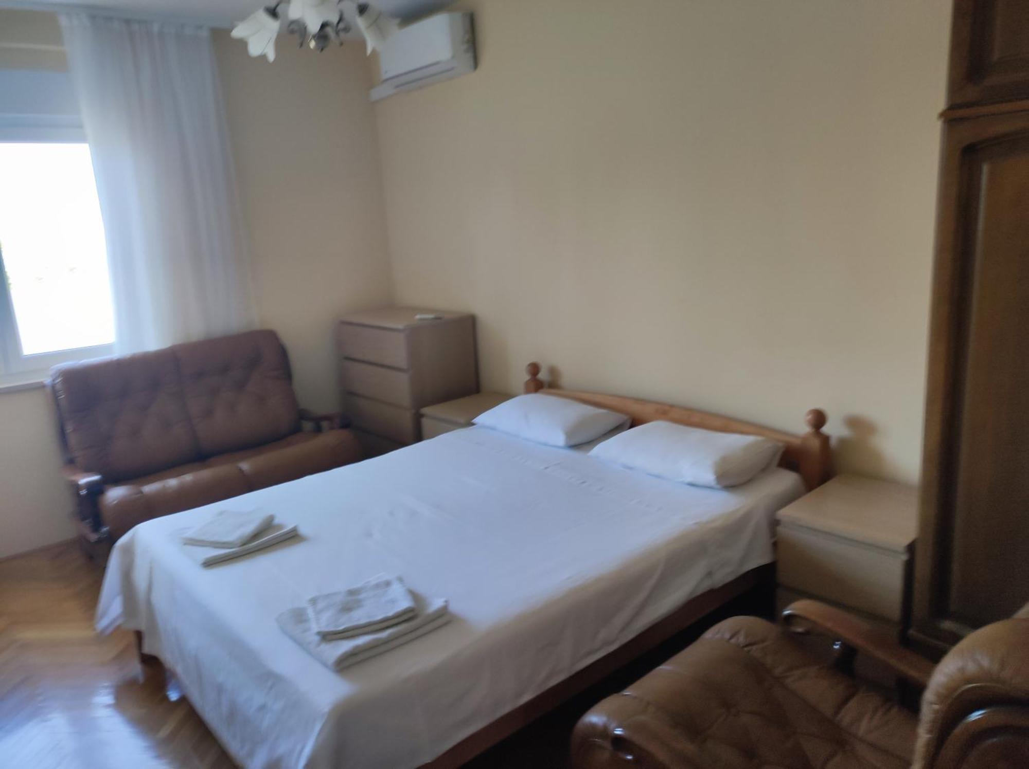 Apartment With 2 Balconies And Sea View Оміш Номер фото
